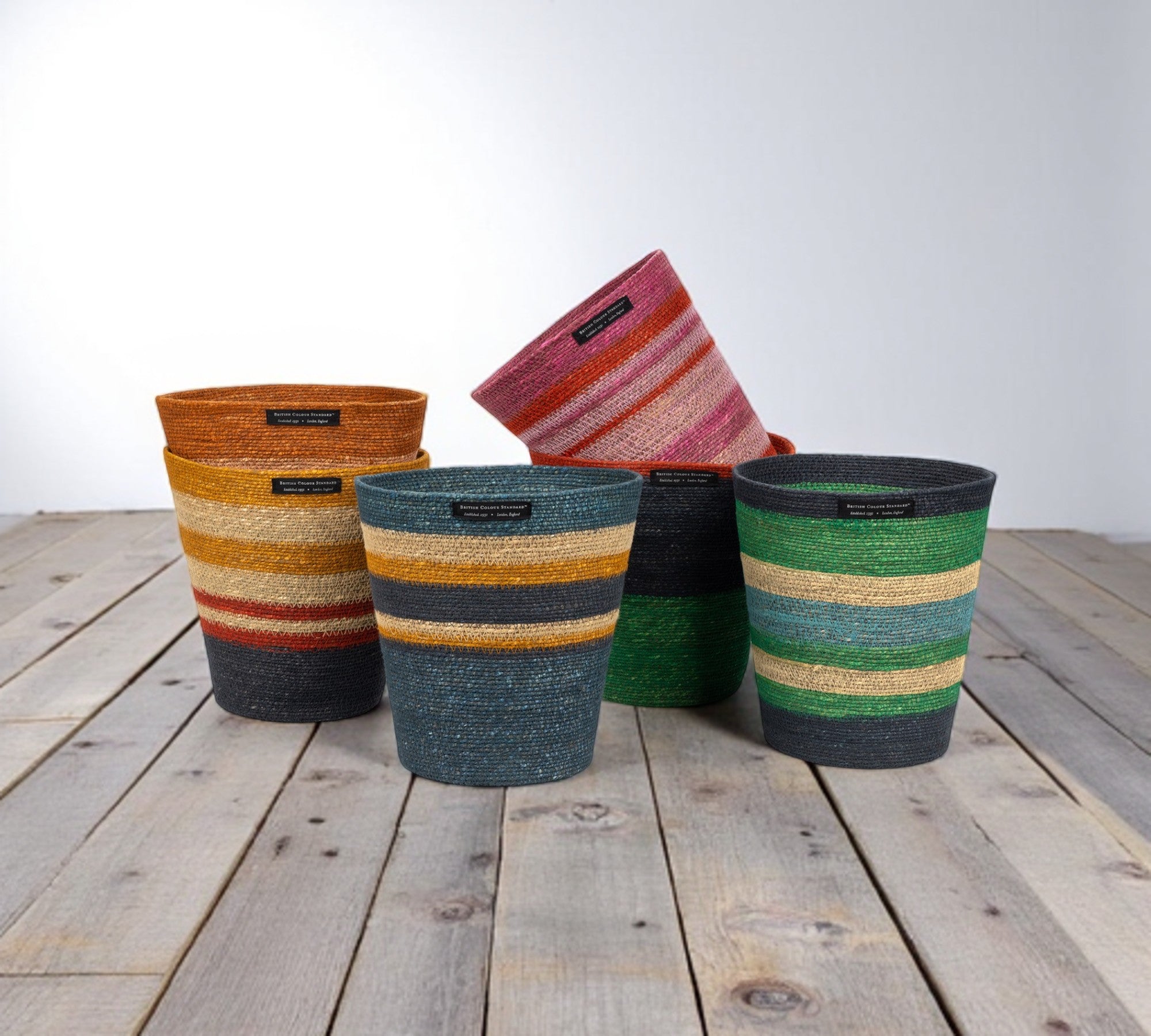 BRITISH COLOUR STANDARD Seagrass Waste Paper Basket in Olive / Old Rose